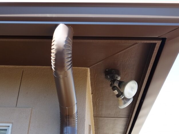 brown down spout next to floodlights