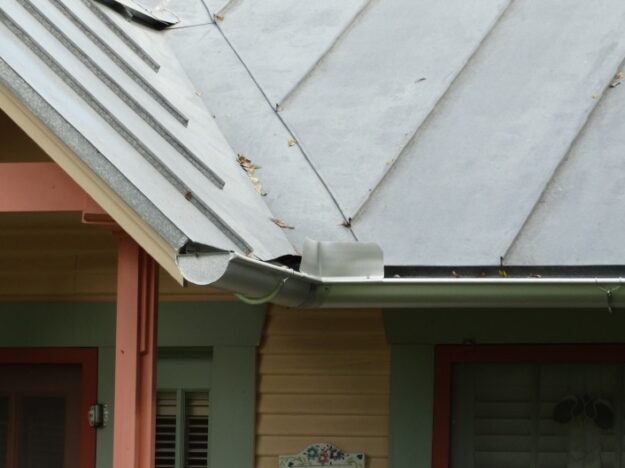 Galvalume rain gutters with end piece and corner