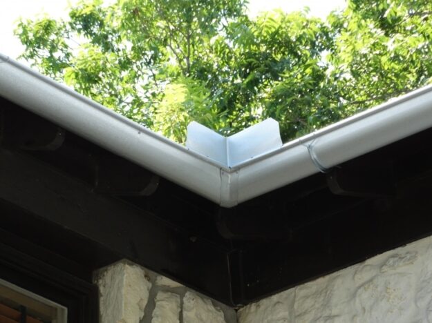 metal rain gutter corner piece