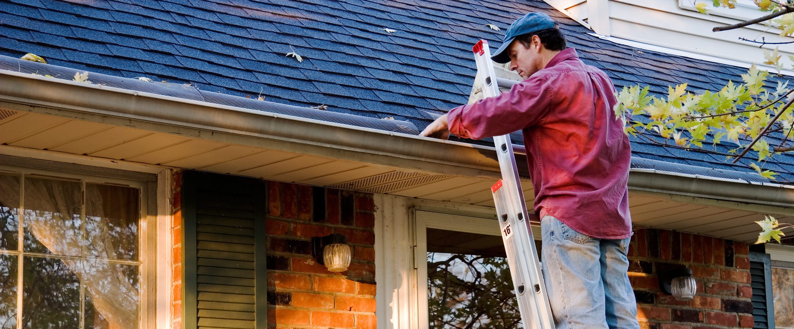 How to Clean Stained White Gutters